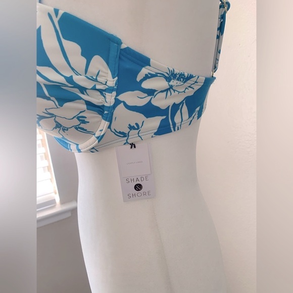 Shade & Shore Floral Bikini Top in Blue and White - Picture 3 of 5